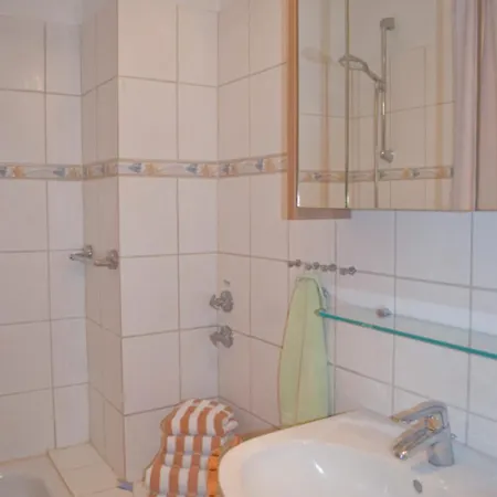 Unter Den Linden 5 *